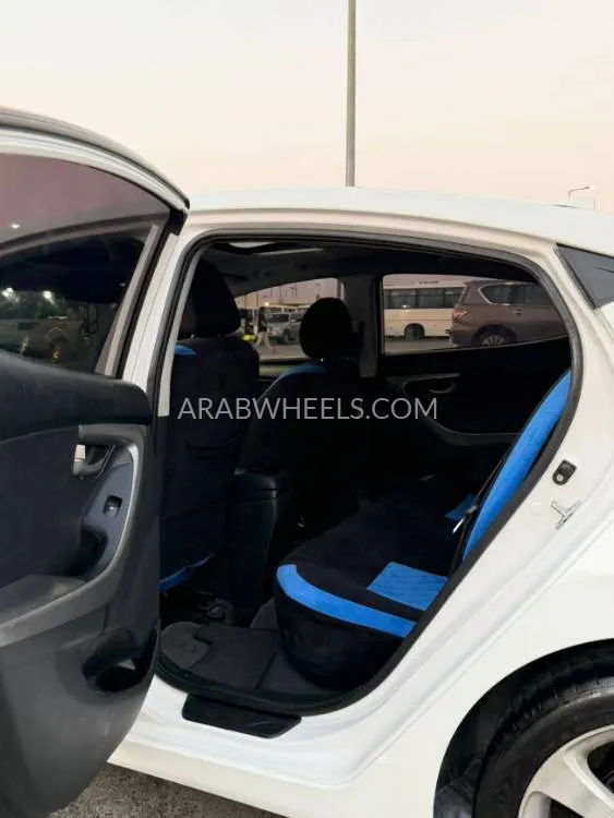 Hyundai Elantra 2012 for Sale in Sharjah Image-7