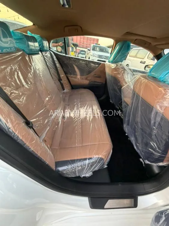 Lexus ES 2023 for Sale in Dubai Image-6