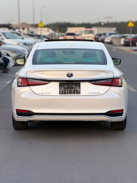 Lexus ES 2023 for Sale in Dubai Image-8