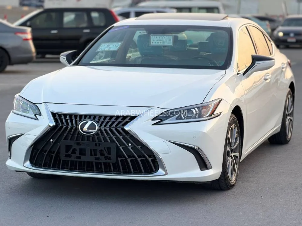 Lexus ES 2023 for Sale in Dubai Image-16