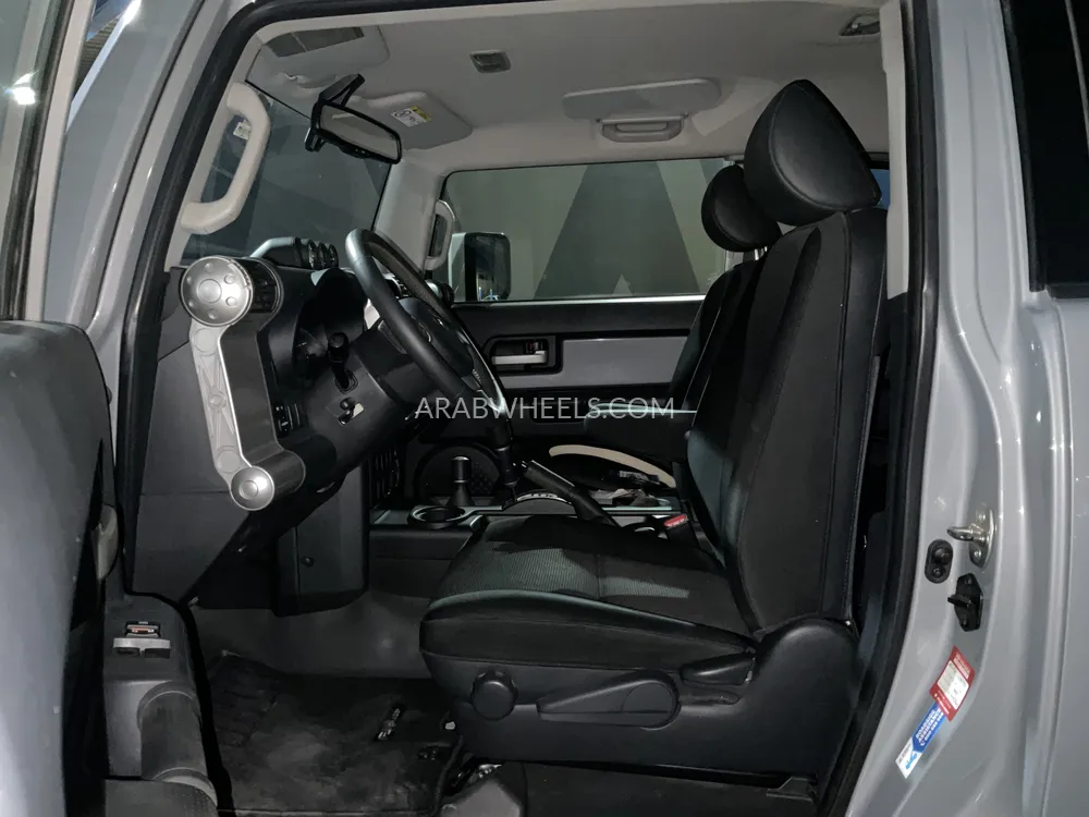 تويوتا إف جي كروزر 2015 for Sale in الشارقة Image-8