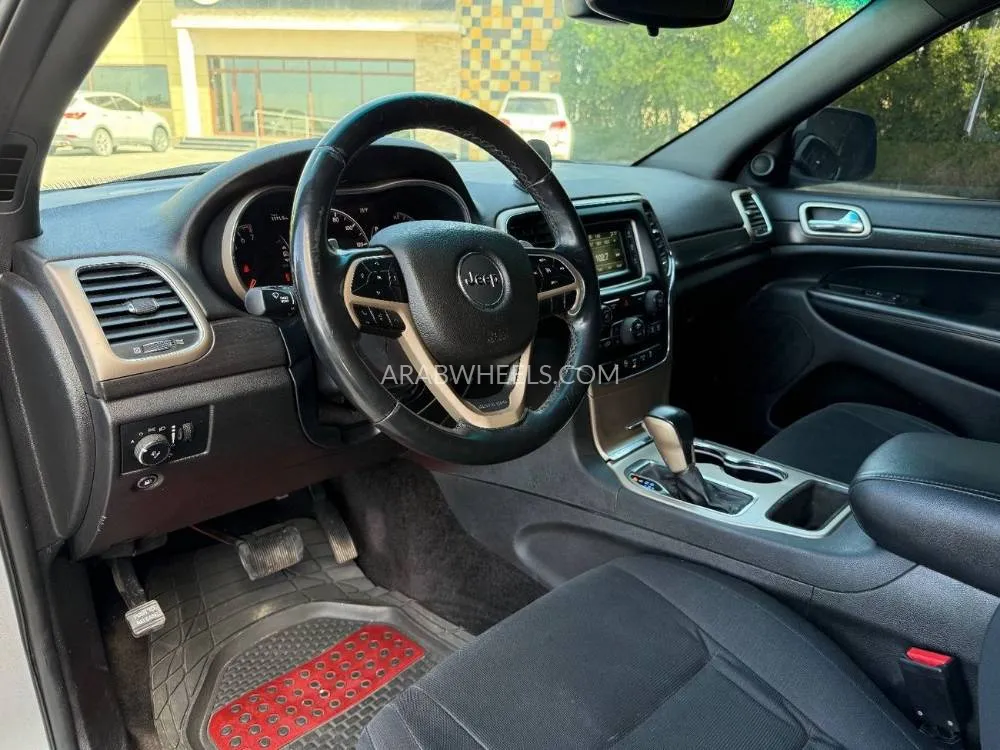 جيب شيروكي 2017 for Sale in الشارقة Image-14