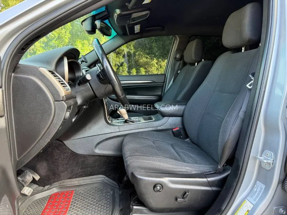 جيب شيروكي 2017 for Sale in الشارقة Image-16