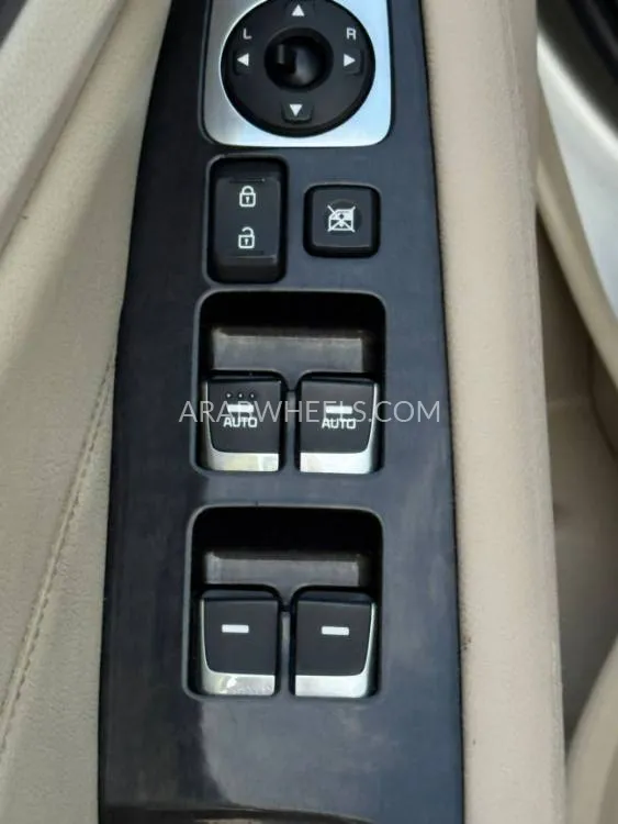 Kia Cadenza 2015 for Sale in Sharjah Image-11