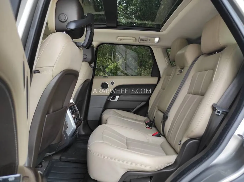 Land Rover Range Rover 2018 for Sale in Sharjah Image-10