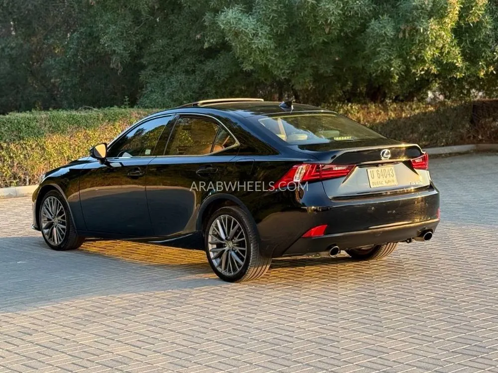 Lexus IS 2014 for Sale in Sharjah Image-6