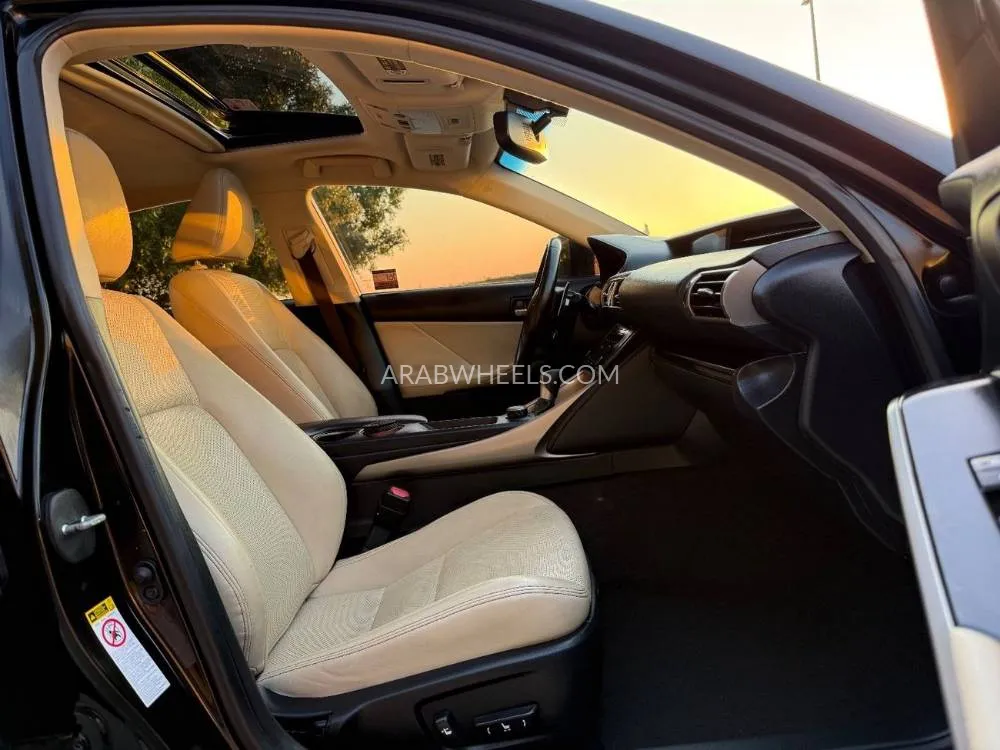 Lexus IS 2014 for Sale in Sharjah Image-11