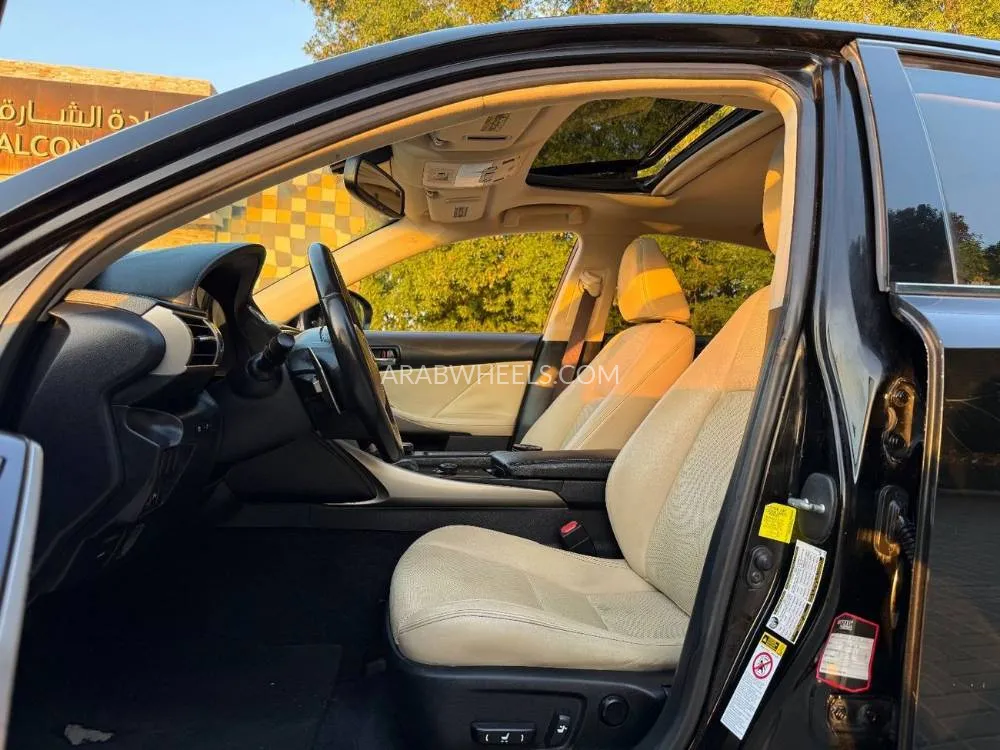 Lexus IS 2014 for Sale in Sharjah Image-14