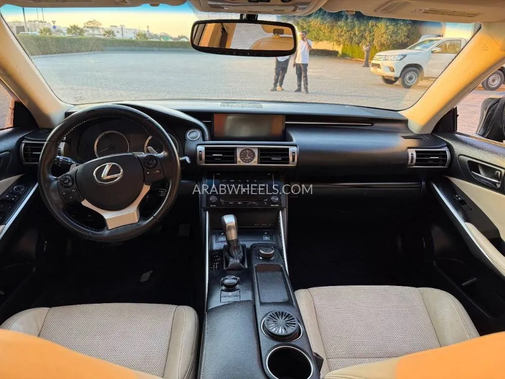 Lexus IS 2014 for Sale in Sharjah Image-18