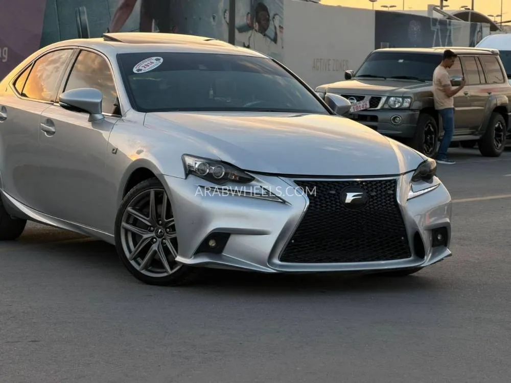 Lexus IS 2014 for Sale in Sharjah Image-2