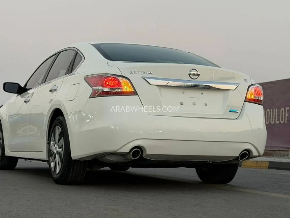 Nissan Altima 2014 for Sale in Sharjah Image-12