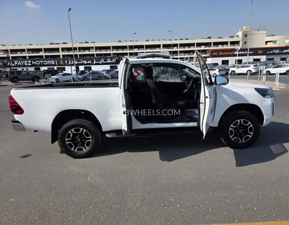 Toyota Hilux 2017 for Sale in Dubai Image-7