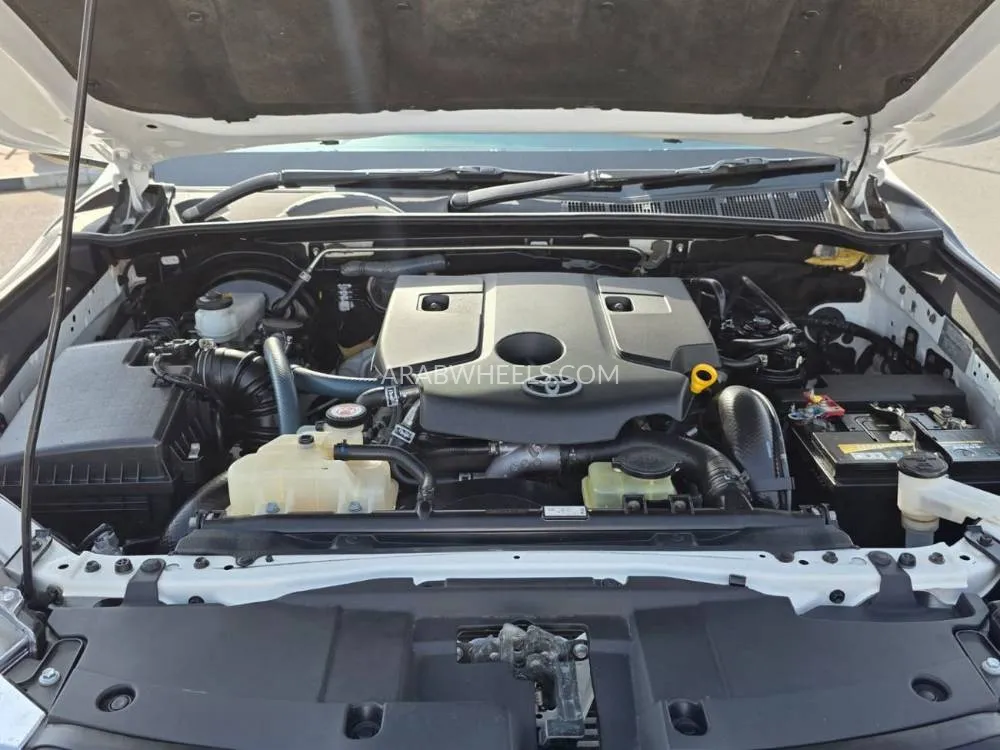 Toyota Hilux 2017 for Sale in Dubai Image-18