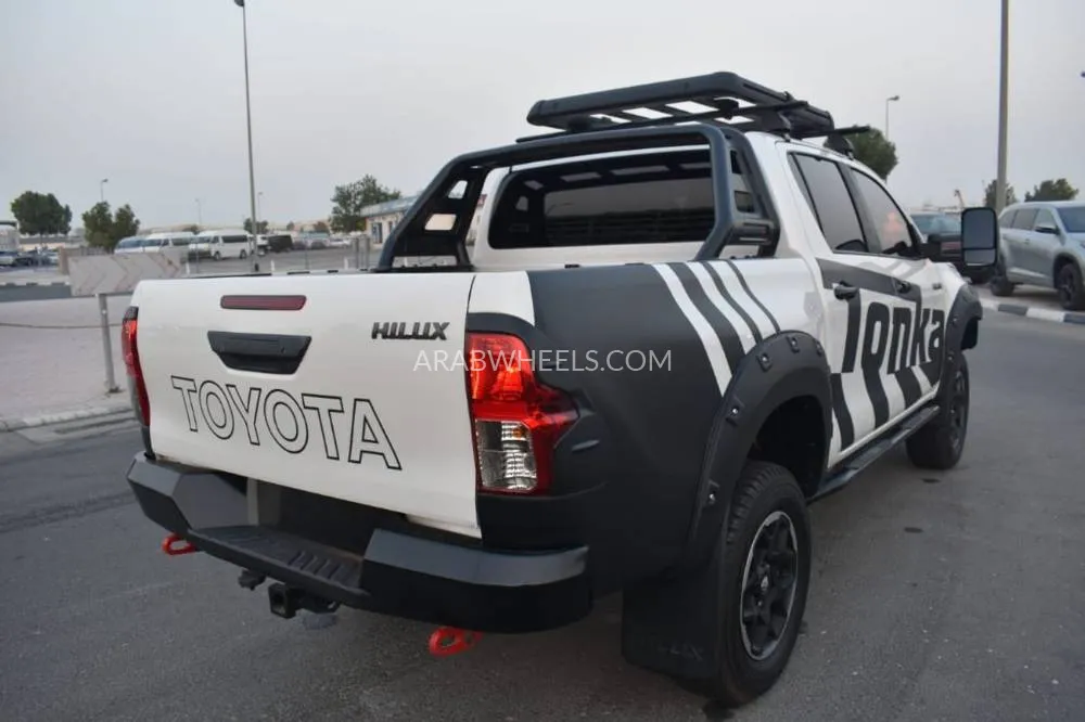 Toyota Hilux 2020 for Sale in Dubai Image-5