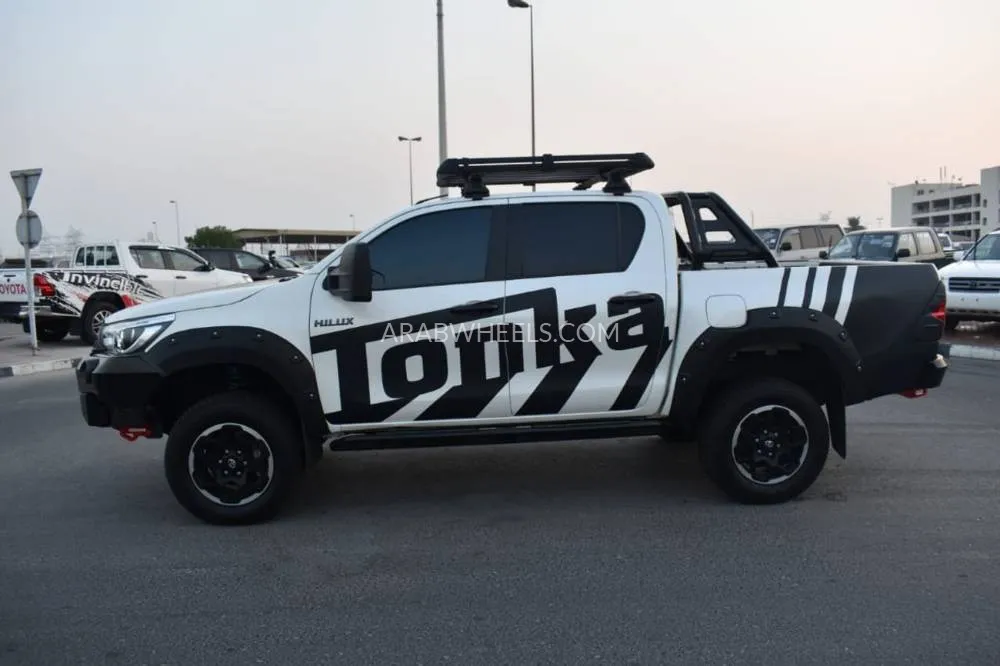 Toyota Hilux 2020 for Sale in Dubai Image-9