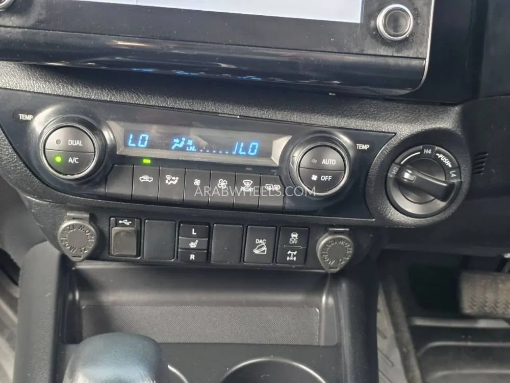 Toyota Hilux 2022 for Sale in Dubai Image-17