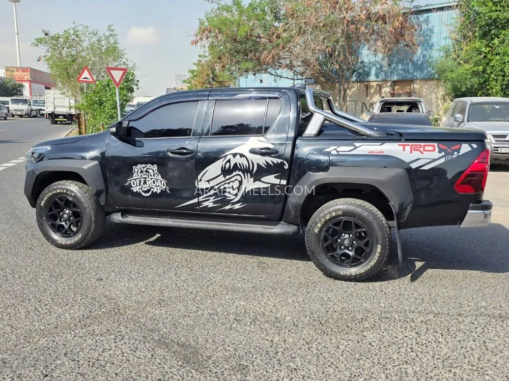 Toyota Hilux 2022 for Sale in Dubai Image-9