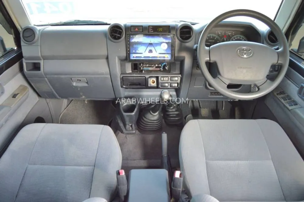 تويوتا لاند كروزر 70 سيريز 2019 for Sale in دبي Image-11