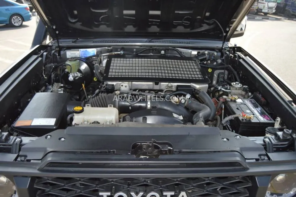 تويوتا لاند كروزر 70 سيريز 2019 for Sale in دبي Image-21