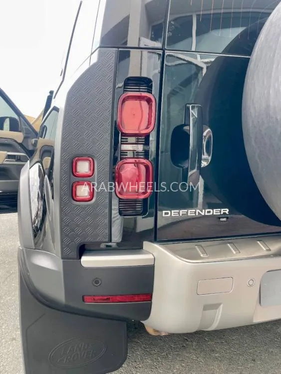 Land Rover Defender 2020 for Sale in Sharjah Image-7