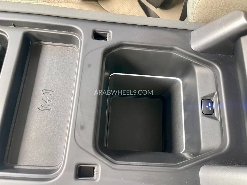 Land Rover Defender 2020 for Sale in Sharjah Image-20