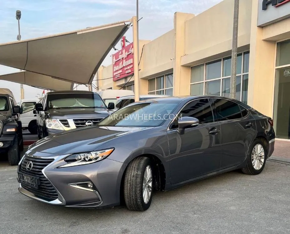 Lexus ES 2017 for Sale in Sharjah Image-2