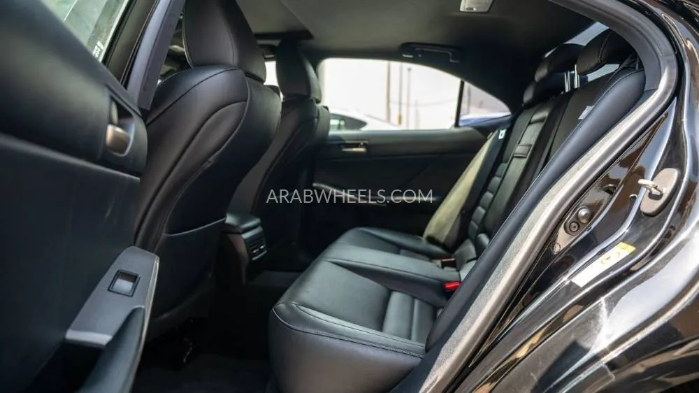 Lexus IS 2017 for Sale in Dubai Image-12