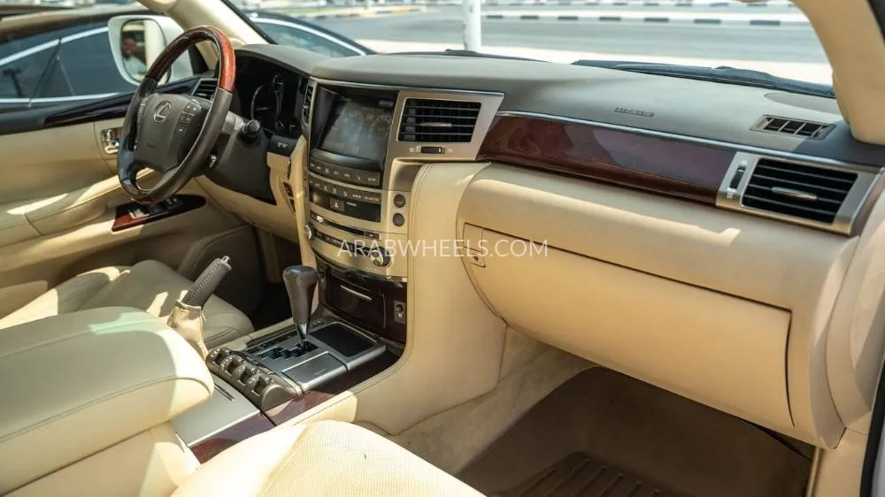 Lexus LX 2015 for Sale in Dubai Image-11