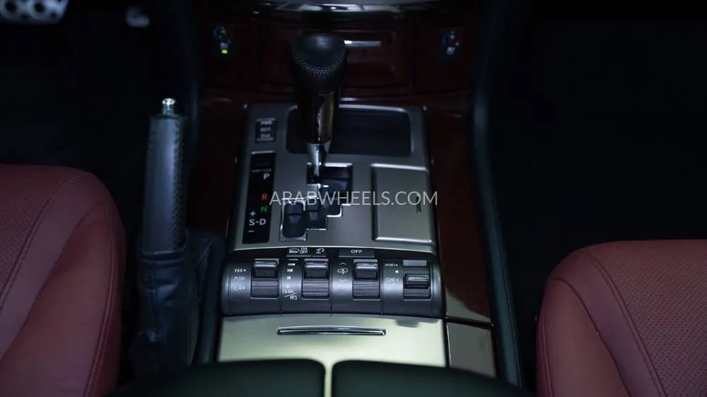 Lexus LX 2015 for Sale in Sharjah Image-8