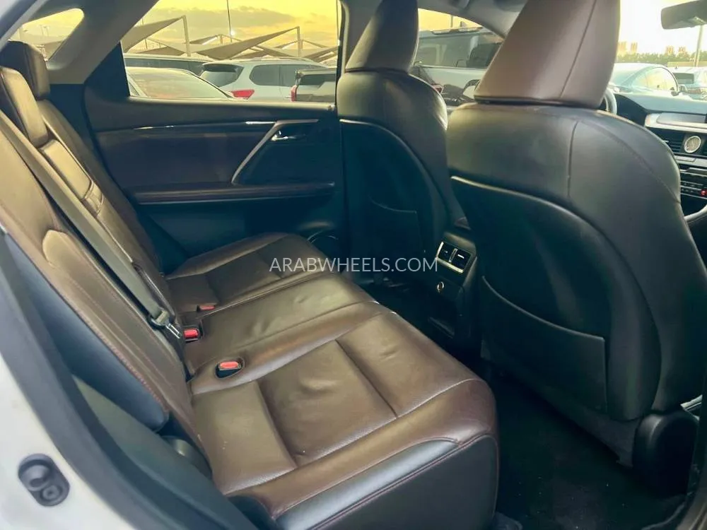 Lexus RX 2018 for Sale in Sharjah Image-9