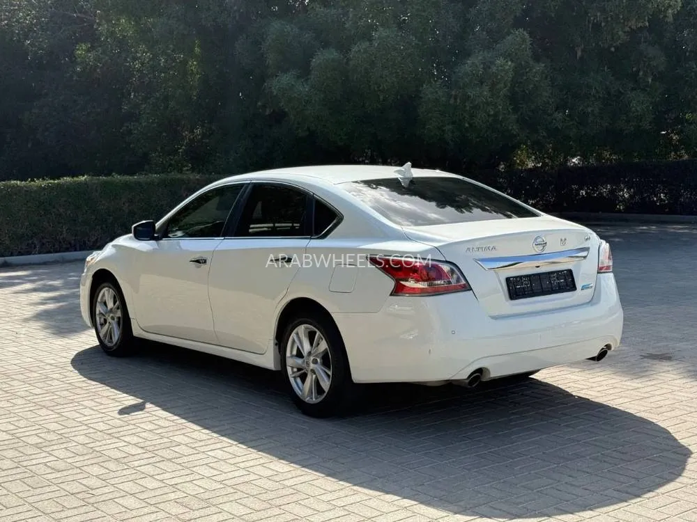 Nissan Altima 2016 for Sale in Sharjah Image-6