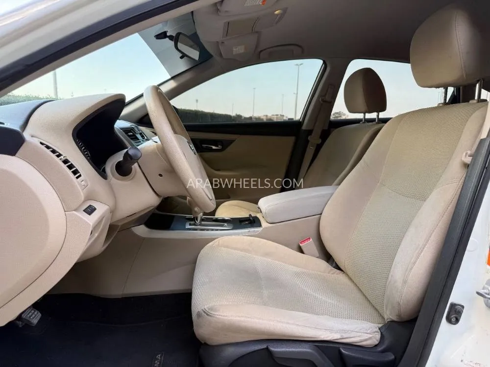 Nissan Altima 2016 for Sale in Sharjah Image-10