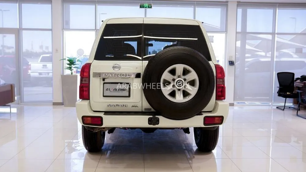Nissan Patrol 2023 for Sale in Sharjah Image-18