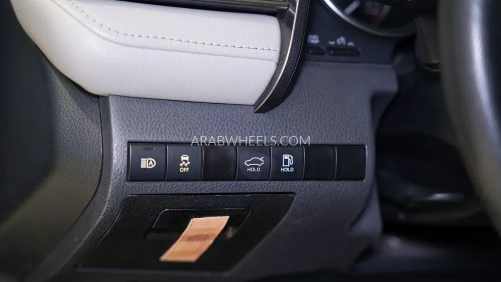 Toyota Camry 2023 for Sale in Sharjah Image-5