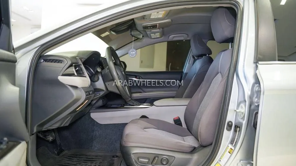 Toyota Camry 2023 for Sale in Sharjah Image-12