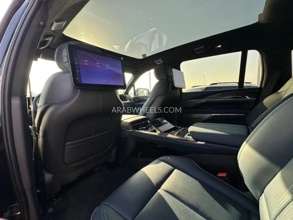 كاديلاك إسكاليد 2025 for Sale in دبي Image-14