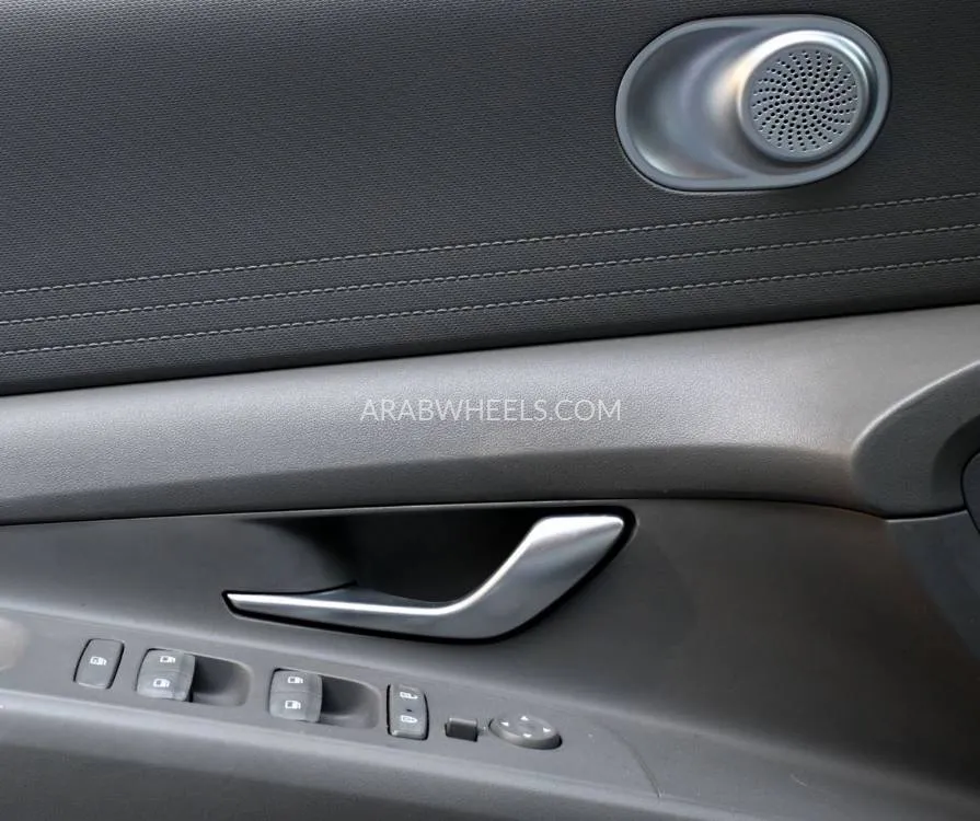 Hyundai Elantra 2022 for Sale in Sharjah Image-16