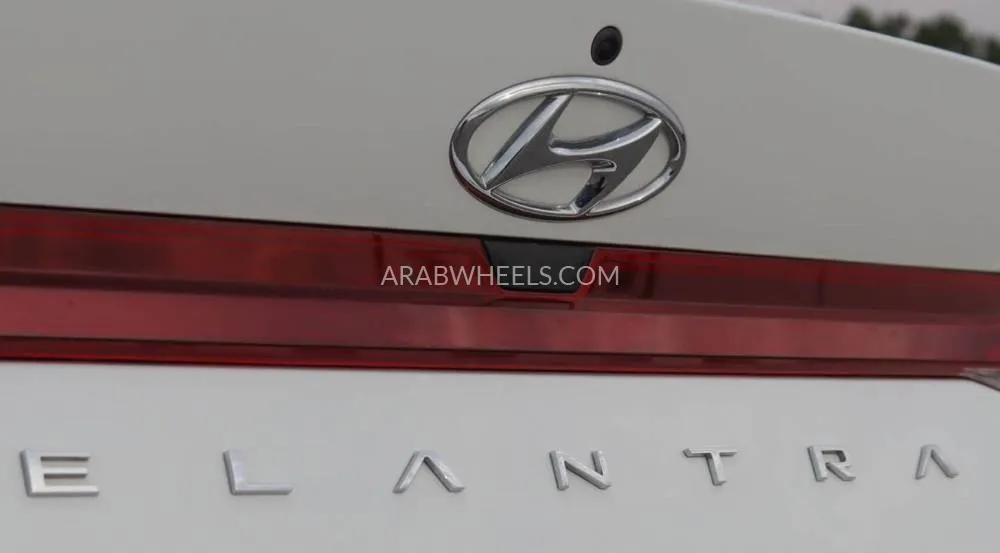 Hyundai Elantra 2022 for Sale in Sharjah Image-7