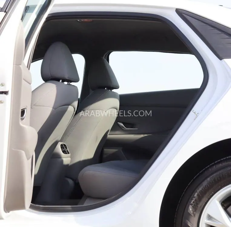 Hyundai Elantra 2022 for Sale in Sharjah Image-10