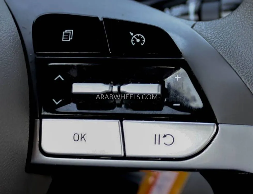 Hyundai Elantra 2022 for Sale in Sharjah Image-14