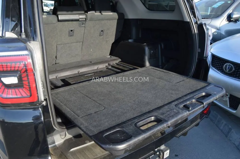 Toyota 4Runner 2018 for Sale in Dubai Image-10