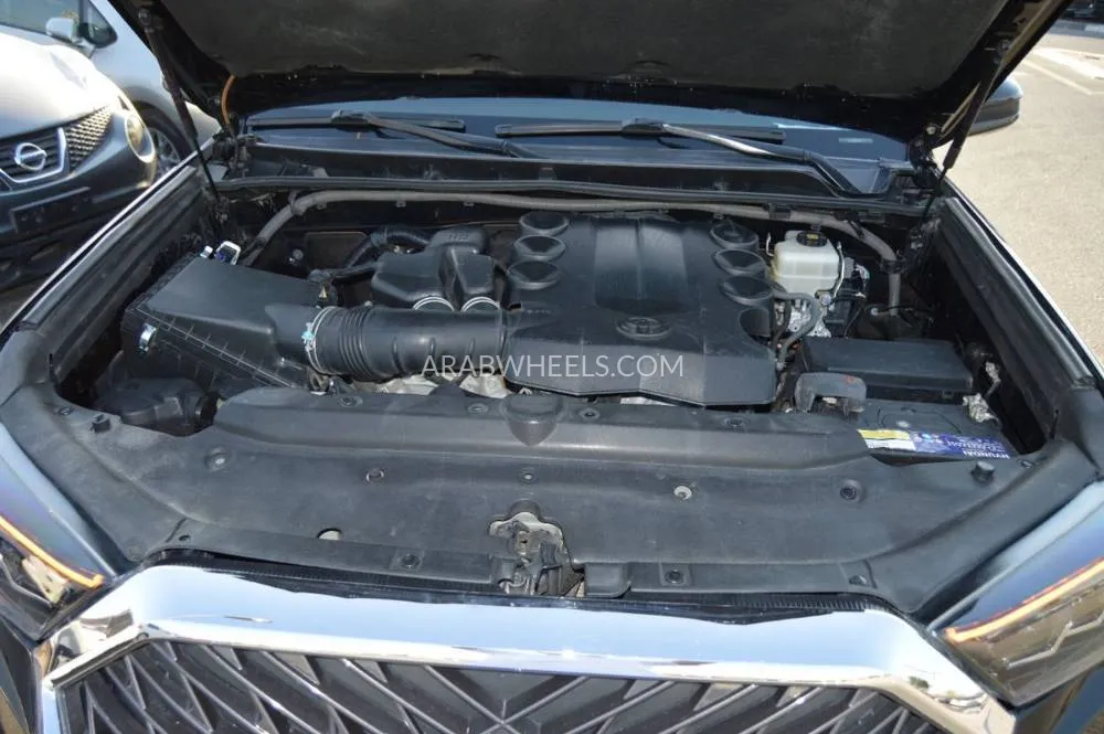 Toyota 4Runner 2018 for Sale in Dubai Image-22