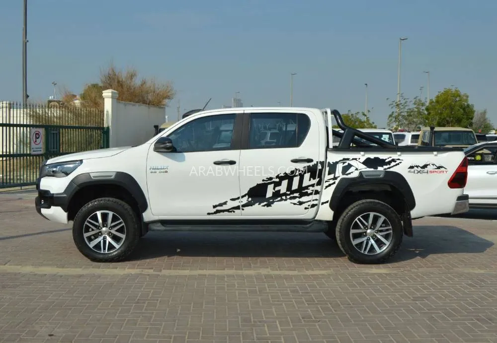 Toyota Hilux 2019 for Sale in Dubai Image-4