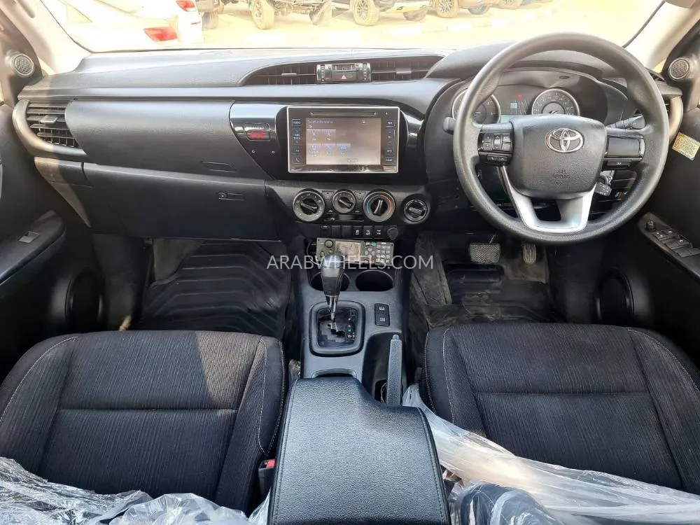 Toyota Hilux 2019 for Sale in Dubai Image-10