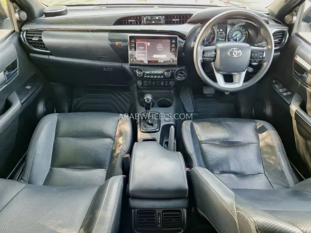 Toyota Hilux 2021 for Sale in Dubai Image-10