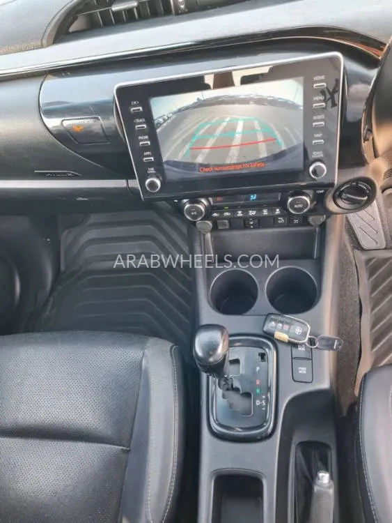 Toyota Hilux 2021 for Sale in Dubai Image-11