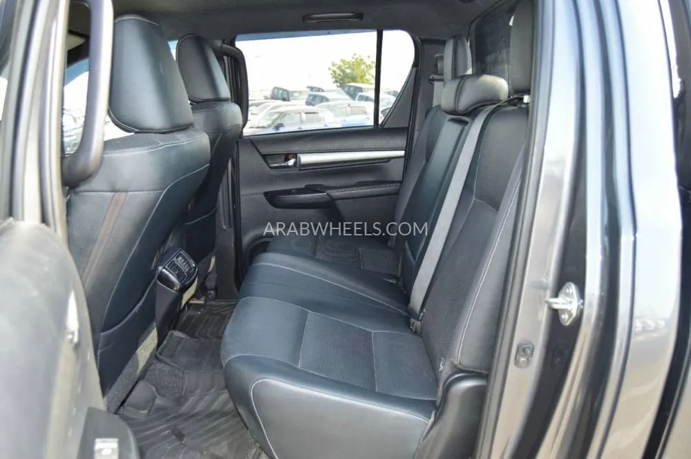 Toyota Hilux 2021 for Sale in Dubai Image-16