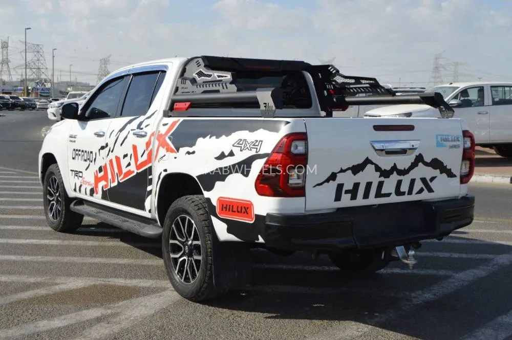 Toyota Hilux 2021 for Sale in Dubai Image-6