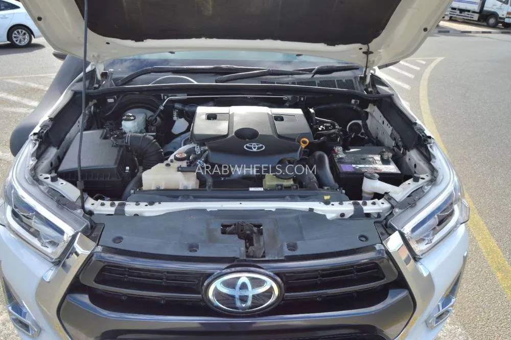 Toyota Hilux 2021 for Sale in Dubai Image-17