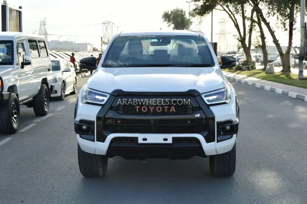 Toyota Hilux 2023 for Sale in Dubai Image-3